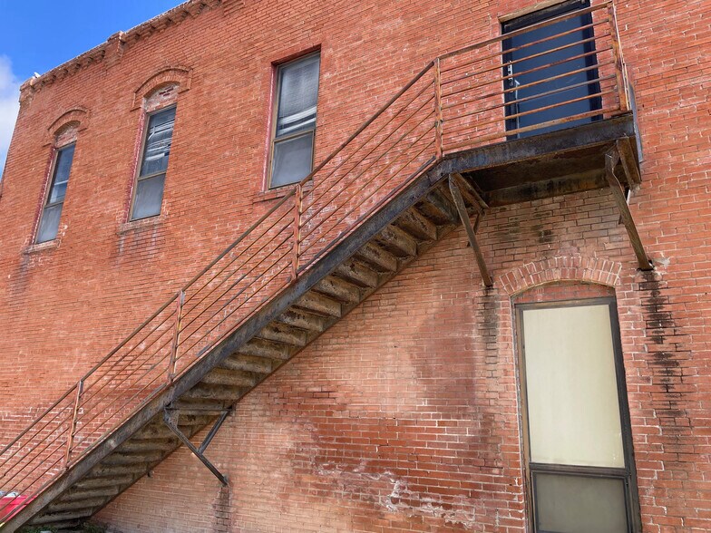 More Photos Of 113 E Wm J Bryan Pky, Bryan Storefront For Lease