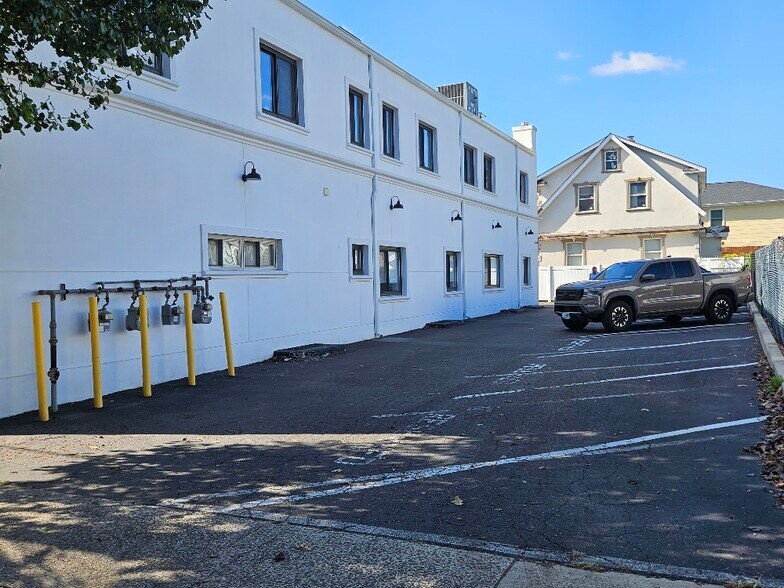 More Photos Of 183 Mineola Blvd, Mineola Medical For Sale