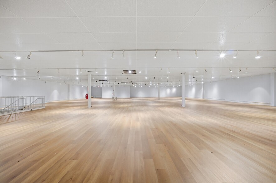 More Photos Of 6542 E Virginia Beach Blvd, Norfolk Freestanding For Sale