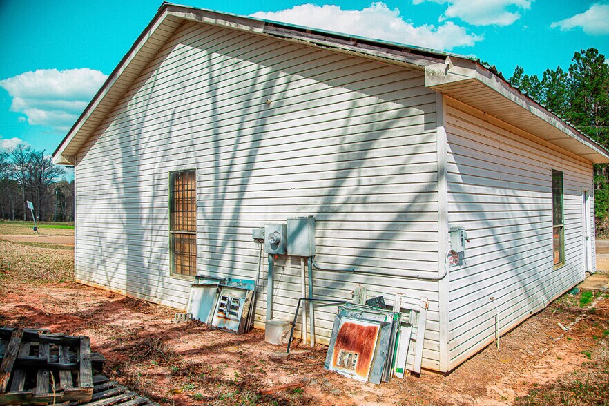 More Photos Of 2777 Hwy 83, Evergreen Service Station For Sale