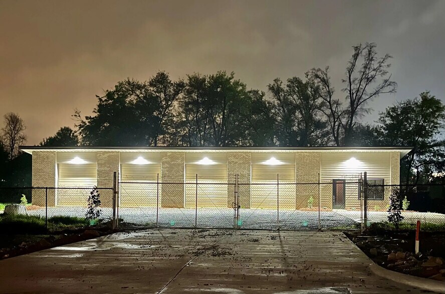 More Photos Of 238 Commercial Pky, Canton Flex For Lease