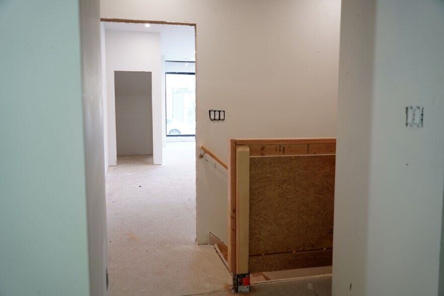 More Photos Of 2001 S 10th St, Philadelphia Storefront Retail Residential For Lease