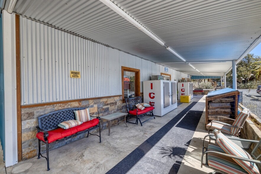 More Photos Of 49 Encino Dr, Concan Convenience Store For Sale