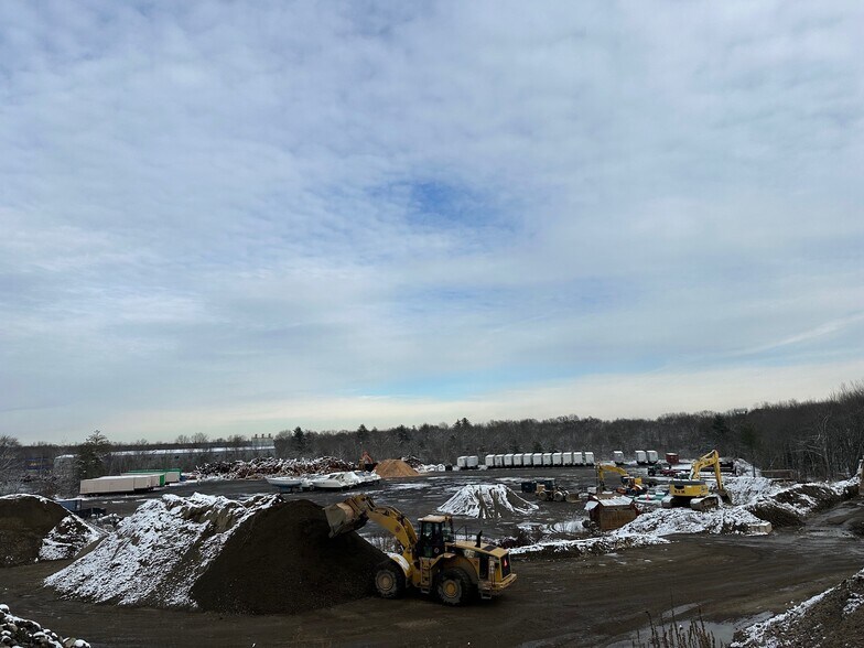 More Photos Of 944 Adams St, Abington Land For Lease