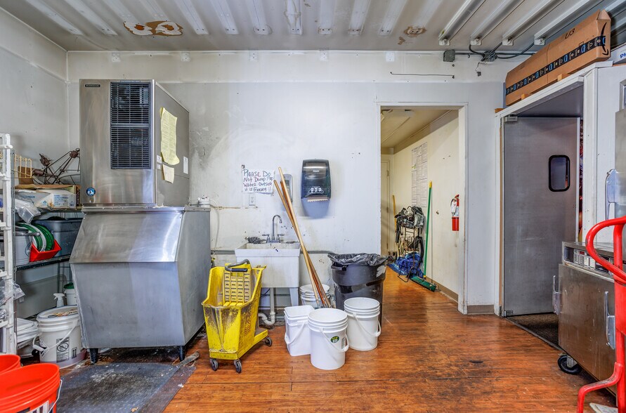 More Photos Of 149 E Main St, Hermiston Bar For Lease