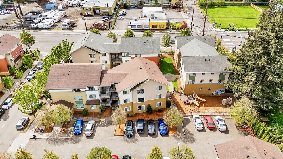 More Photos Of 2441 SE 171st Ave, Portland Apartments For Sale
