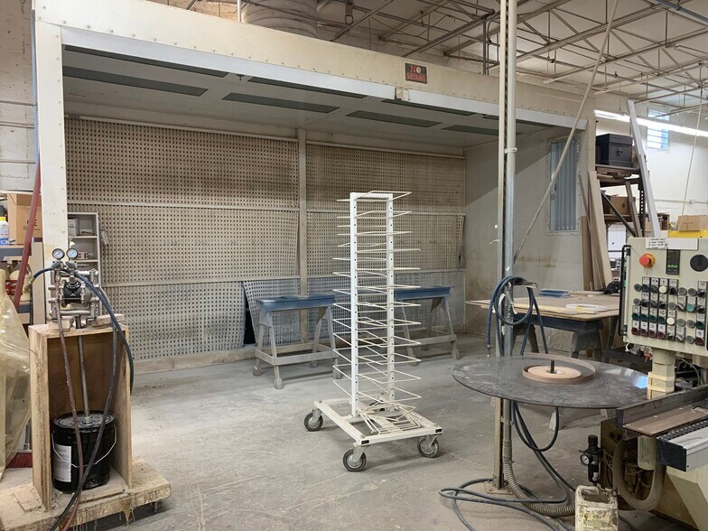 More Photos Of 1675-1677 W 31st Pl, Hialeah Manufacturing For Lease