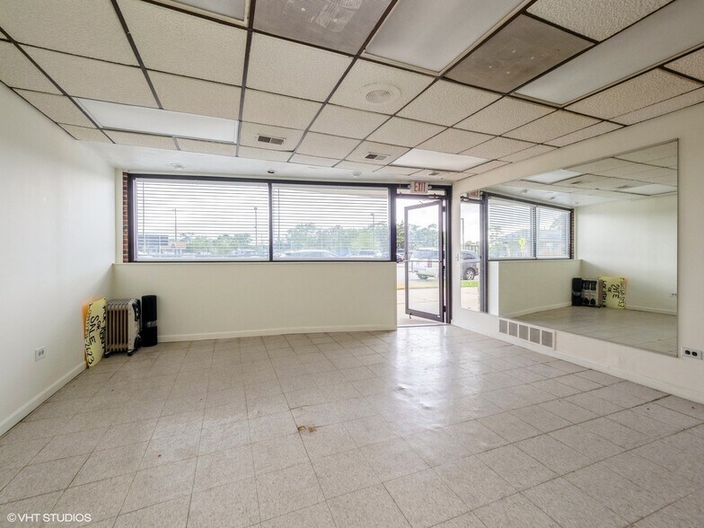 More Photos Of 456-458 E Northwest Hwy, Des Plaines Storefront Retail Office For Sale