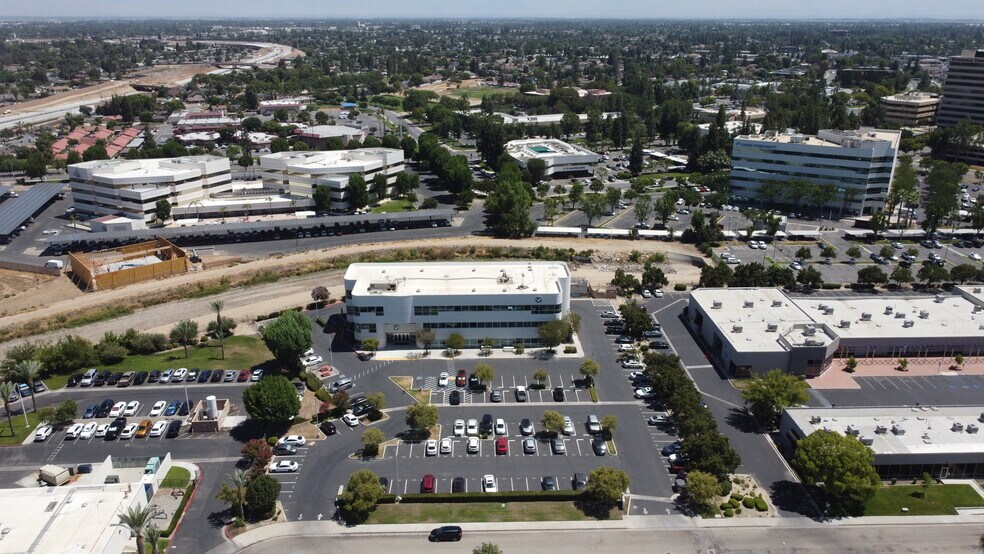 More Photos Of 5101 Office Park Dr, Bakersfield Medical For Lease