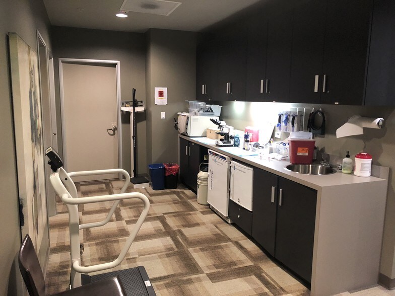 More Photos Of 329 Primrose Rd, Burlingame General Retail For Sale