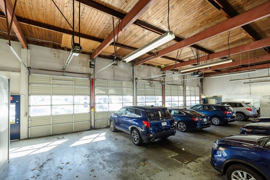 More Photos Of 1940 E Powell Blvd, Gresham Auto Dealership For Sale