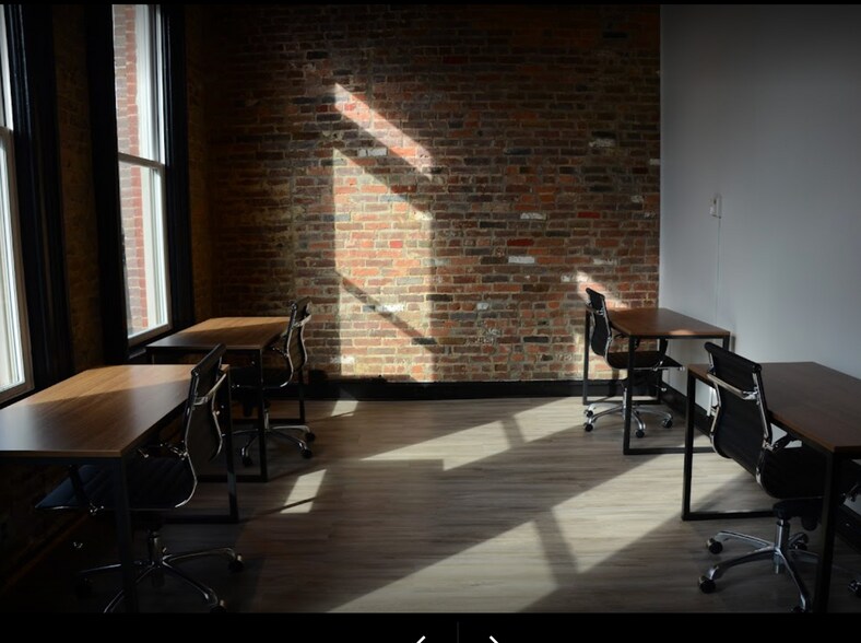 More Photos Of 911 College St, Bowling Green Office For Lease