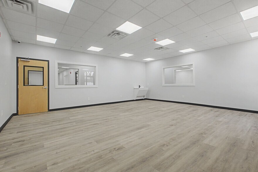 More Photos Of 207 Iris Dr, Hendersonville Daycare Center For Sale