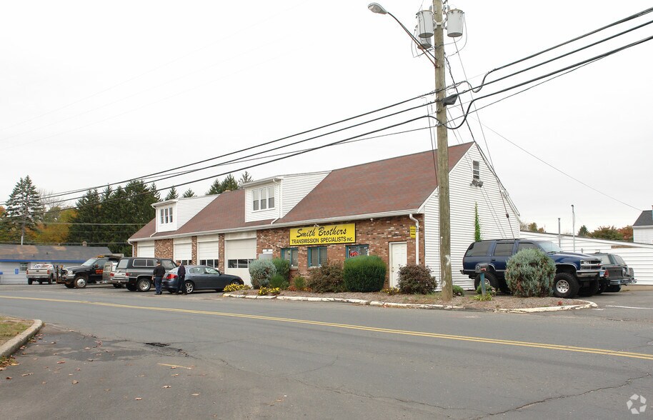 More Photos Of 25 Darling St, Southington Auto Repair For Sale