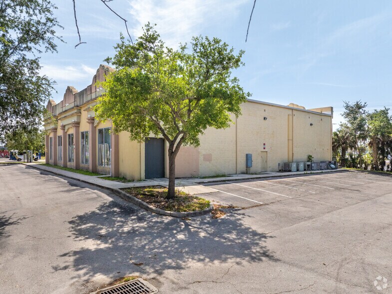 More Photos Of 17220 San Carlos Blvd, Fort Myers Industrial For Sale