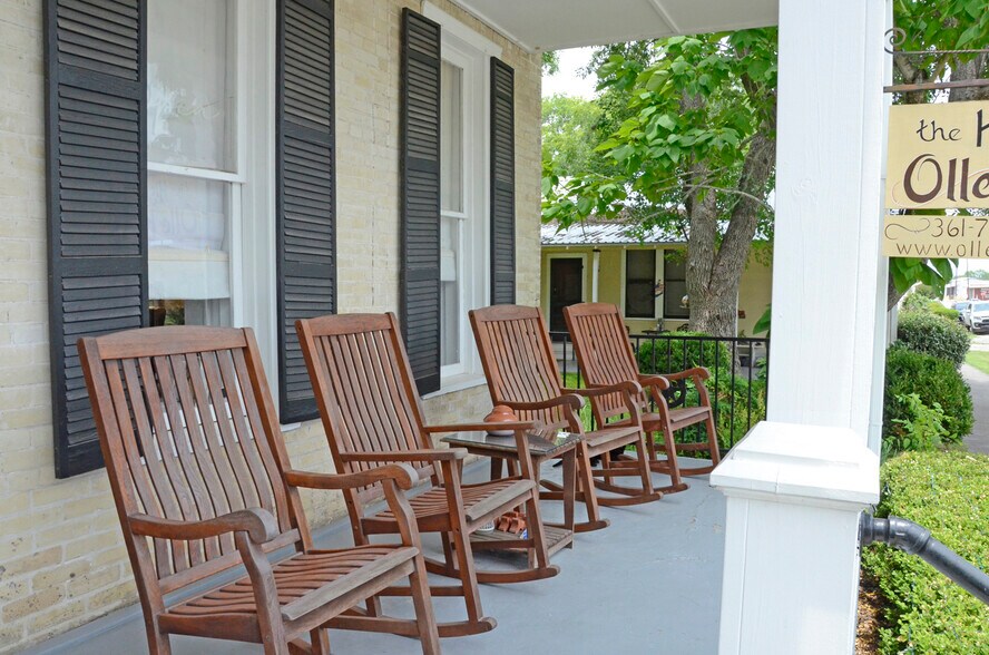 More Photos Of 218 S Market St, Flatonia Hotel For Sale