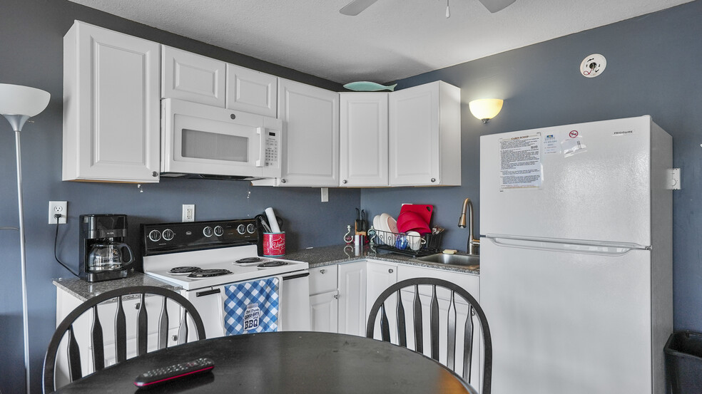 More Photos Of 91 Breeze Dr, Camdenton Hotel For Sale