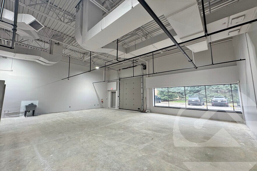 More Photos Of 39340 Country Club Dr, Farmington Hills Light Manufacturing For Lease