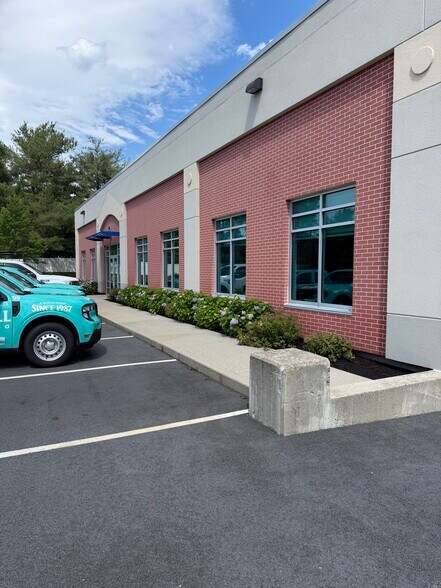 More Photos Of 27 Garden St, Danvers Warehouse For Lease
