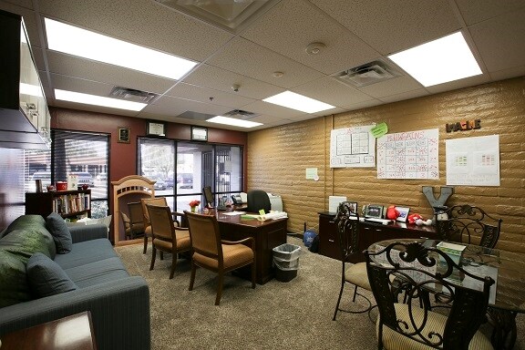 More Photos Of 5050 N 19th Ave, Phoenix Schools For Lease