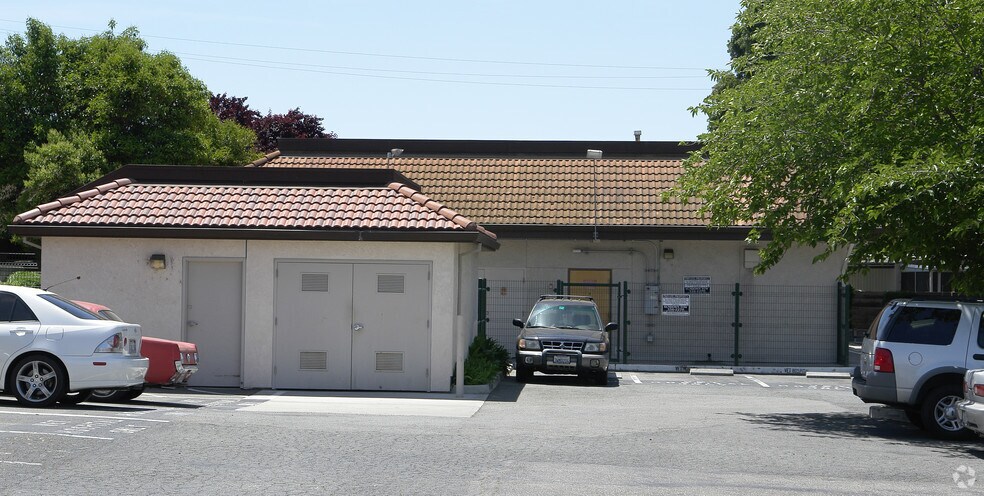 More Photos Of 1410A Monument Blvd, Concord Unknown For Lease