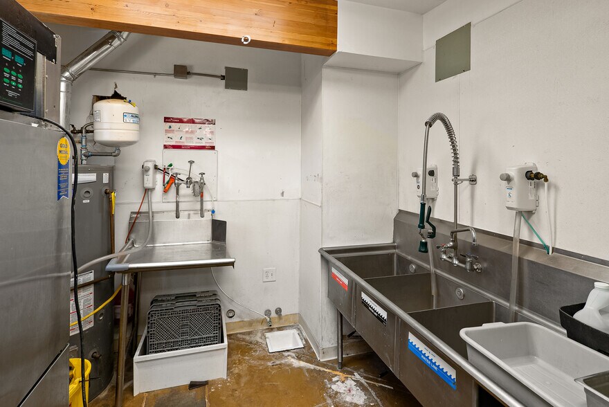 More Photos Of 102 E Pima St, Cottonwood Restaurant For Sale