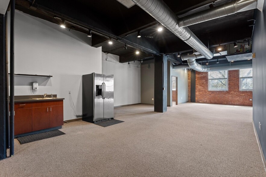 More Photos Of 407 Broad St, Chattanooga General Retail For Lease