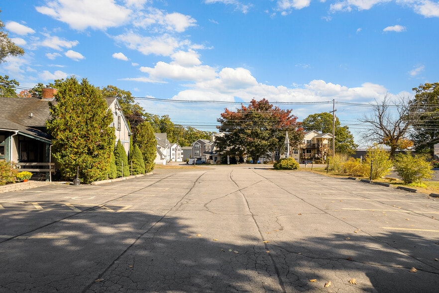 More Photos Of 52 Post Rd, Wells Restaurant For Sale