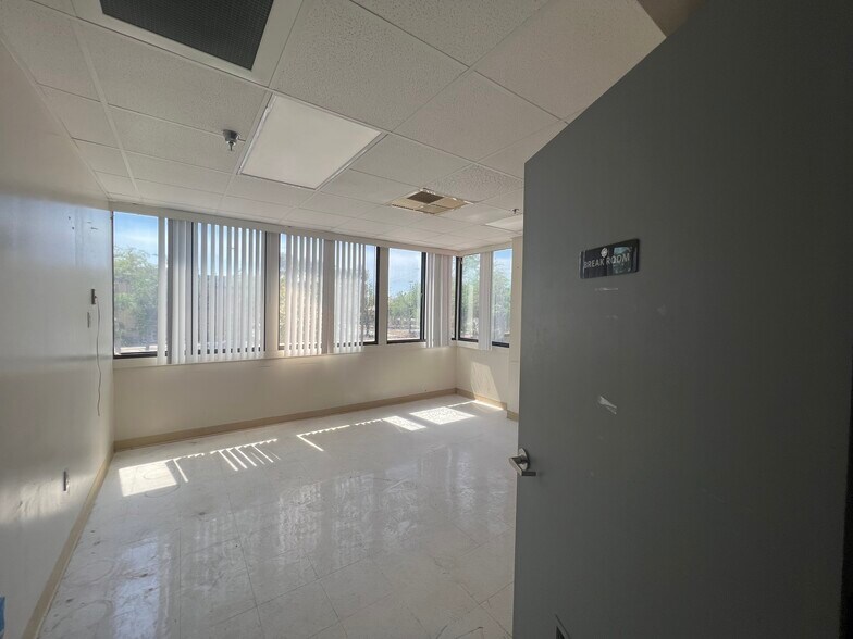 More Photos Of 420 Tamiami Trl S, Venice Medical For Sale