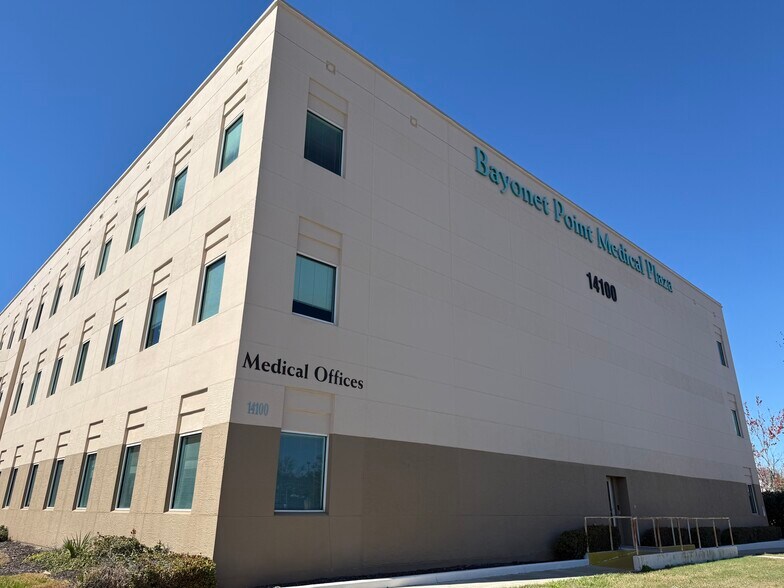 More Photos Of 14100 Fivay Rd, Hudson Medical For Sale