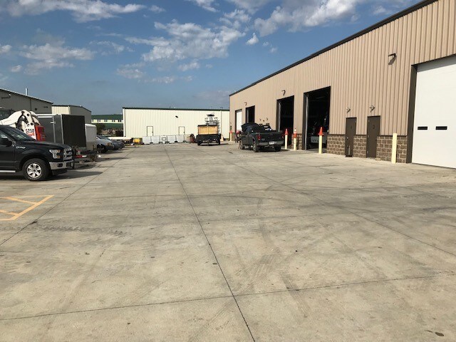 More Photos Of 1925 SW 5th St, Lincoln Warehouse For Lease