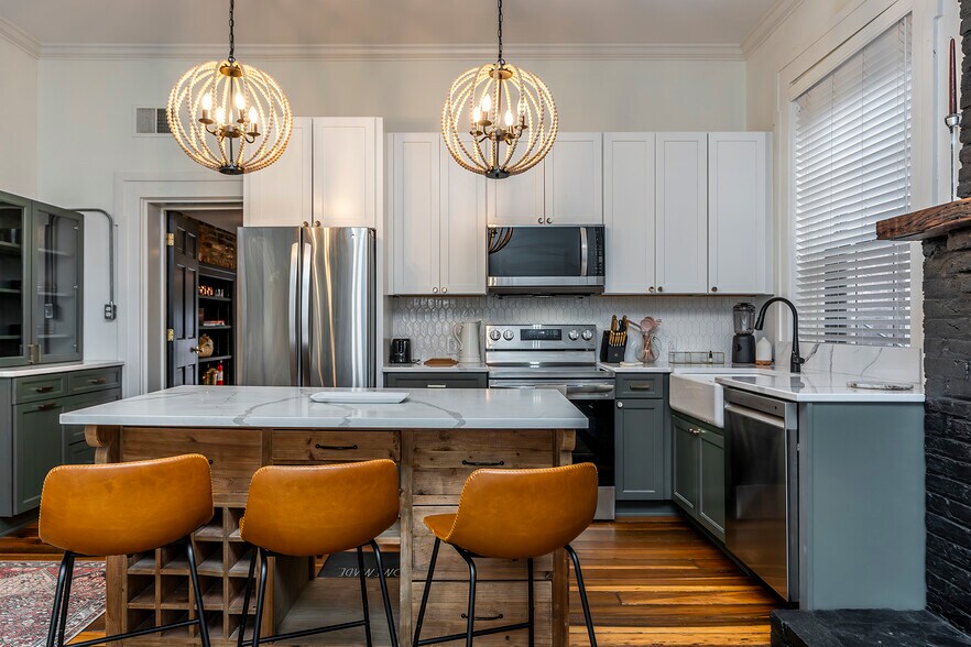 More Photos Of 302 W High St, Lexington Office Residential For Sale