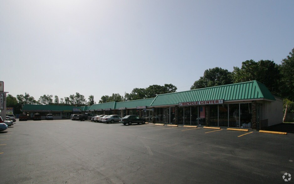 Primary Photo Of 4100 Bee Ridge Rd, Sarasota Unknown For Lease