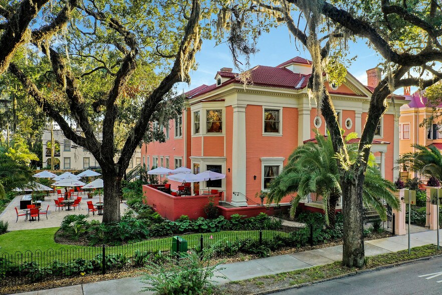 More Photos Of 119 E 37th St, Savannah Restaurant For Sale