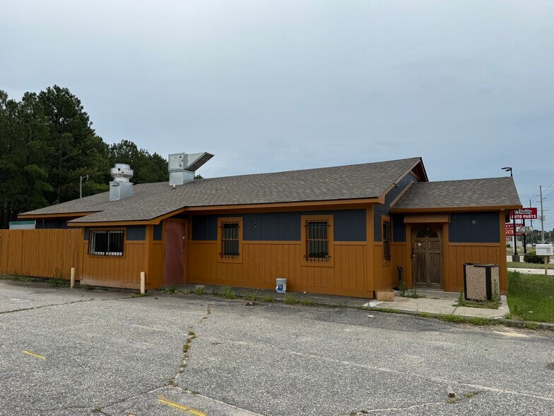 More Photos Of 3500 Murchison Rd, Fayetteville Restaurant For Sale