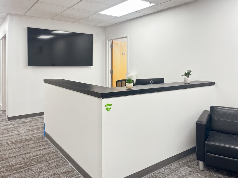 More Photos Of 300 Interstate Corporate Cent, Williston Coworking Space