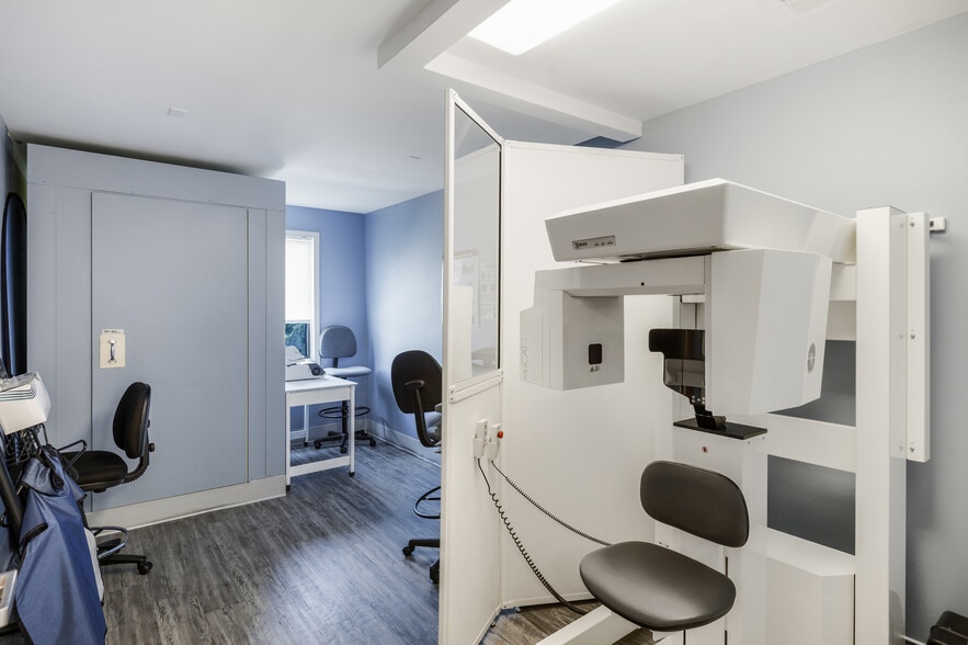 More Photos Of 1100-1108 Hospital Dr, Stockbridge Medical For Lease