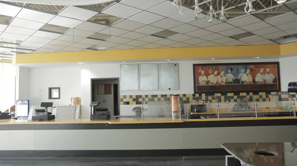 More Photos Of 5700 N 33rd Cir, Lincoln Service Station For Sale