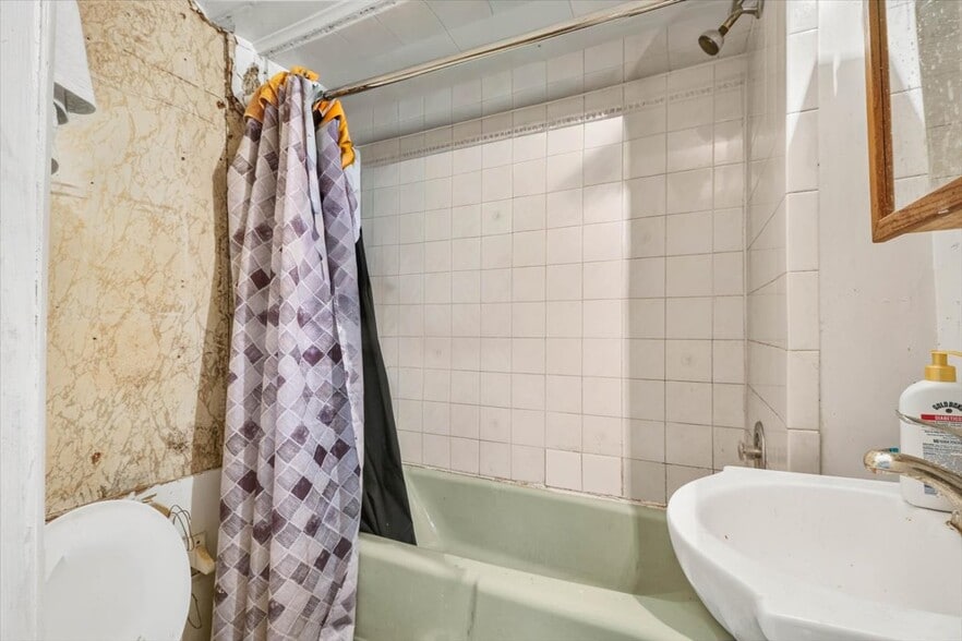 More Photos Of 914 Madison Ave, Scranton Apartments For Sale