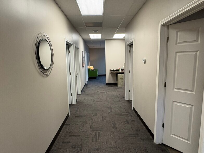 More Photos Of 402-404 S Scott Rd, Fort Wayne Showroom For Sale