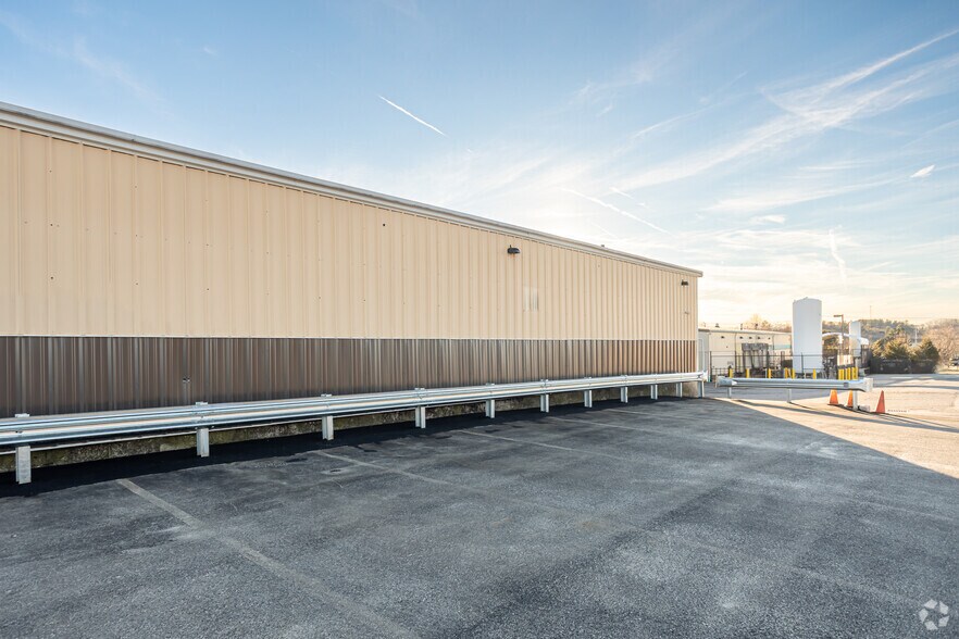 More Photos Of 97 Bancroft St, Auburn Distribution For Lease