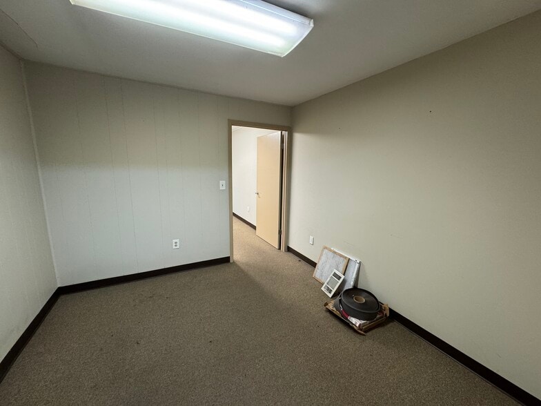 More Photos Of 1605 W 16th St, Panama City Warehouse For Sale