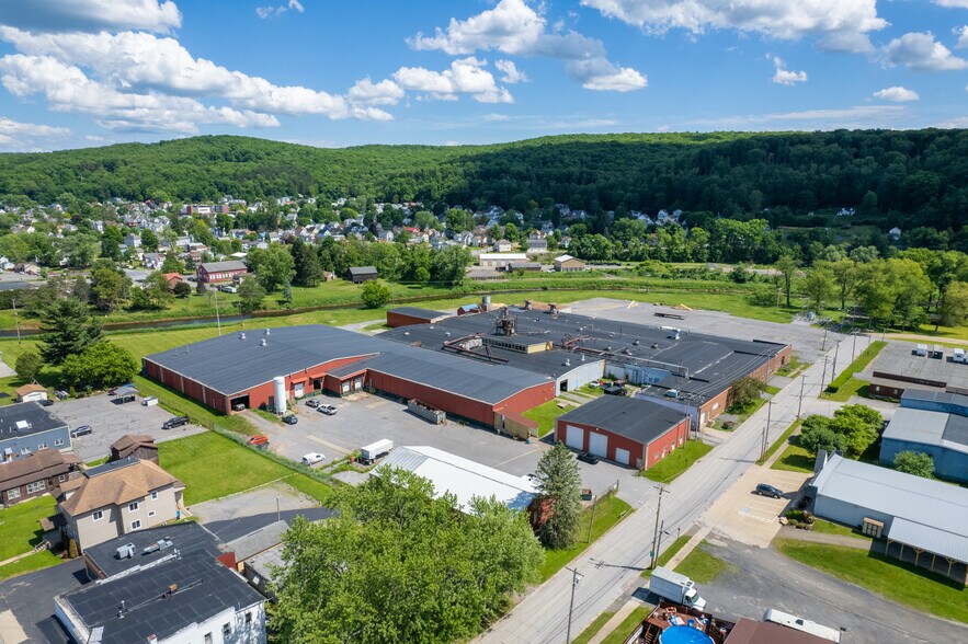 More Photos Of 11 Gillis Ave, Ridgway Manufacturing For Lease