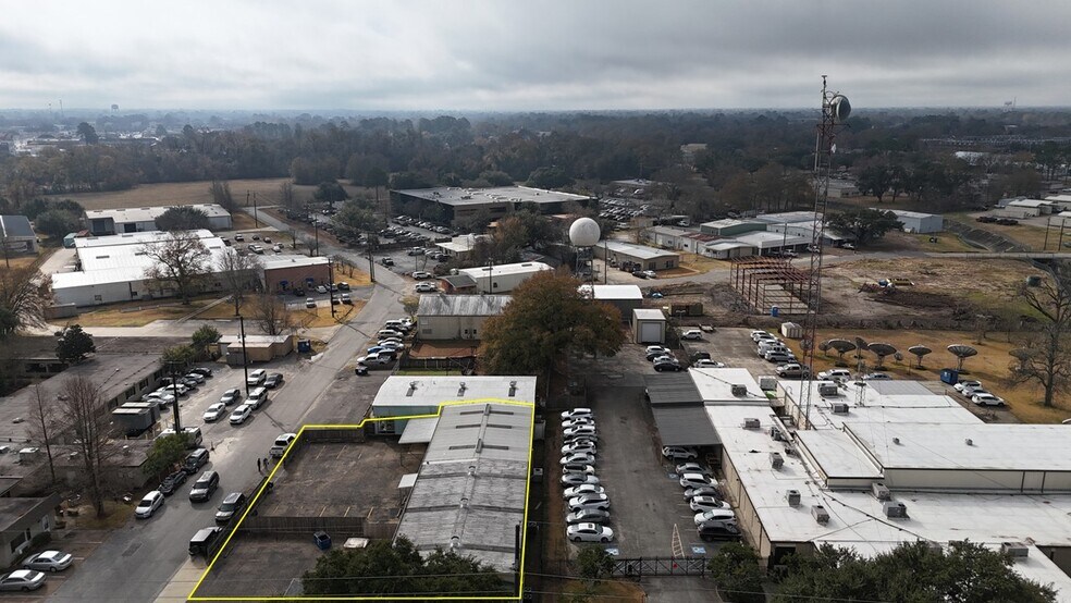 More Photos Of 1101 Eraste Landry Rd, Lafayette Flex For Lease