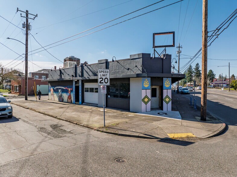 More Photos Of 5824-5846 NE Sandy Blvd, Portland Restaurant For Sale