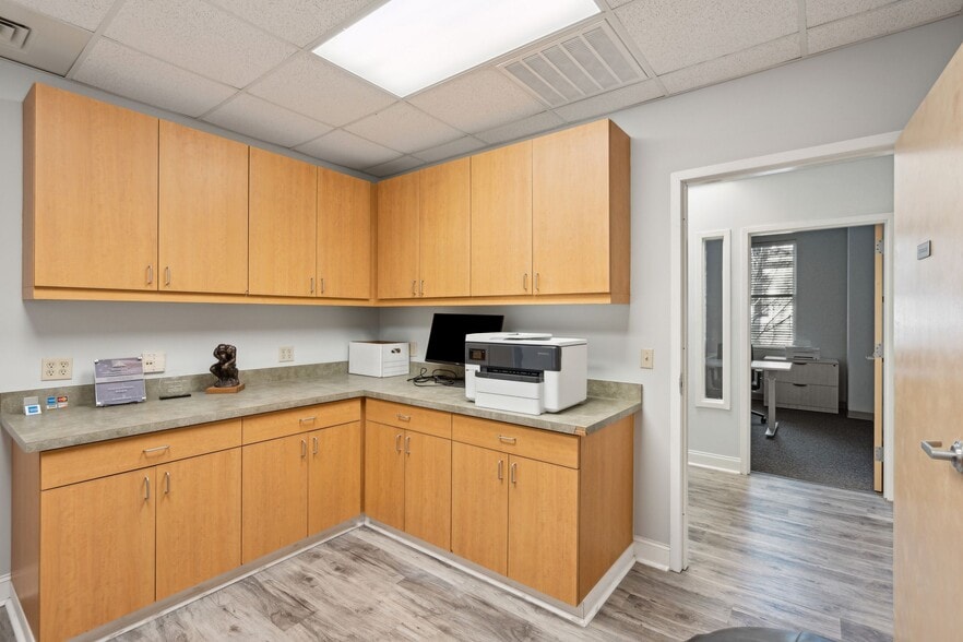 More Photos Of 710 Johnnie Dodds Blvd, Mount Pleasant Medical For Sale