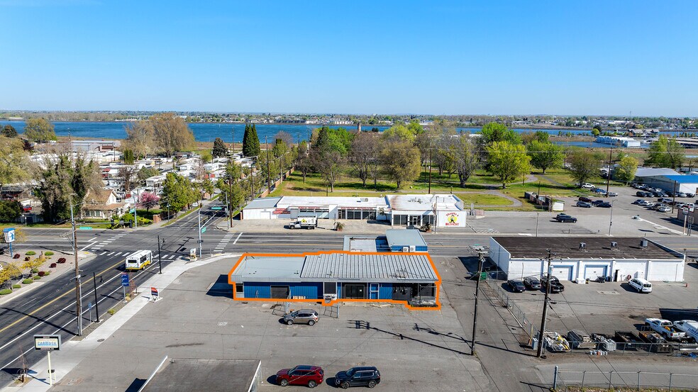 More Photos Of 224 N Washington St, Kennewick General Retail For Sale