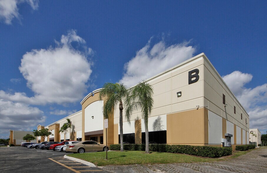 More Photos Of 6250-6270 N Hiatus Rd, Tamarac Unknown For Lease