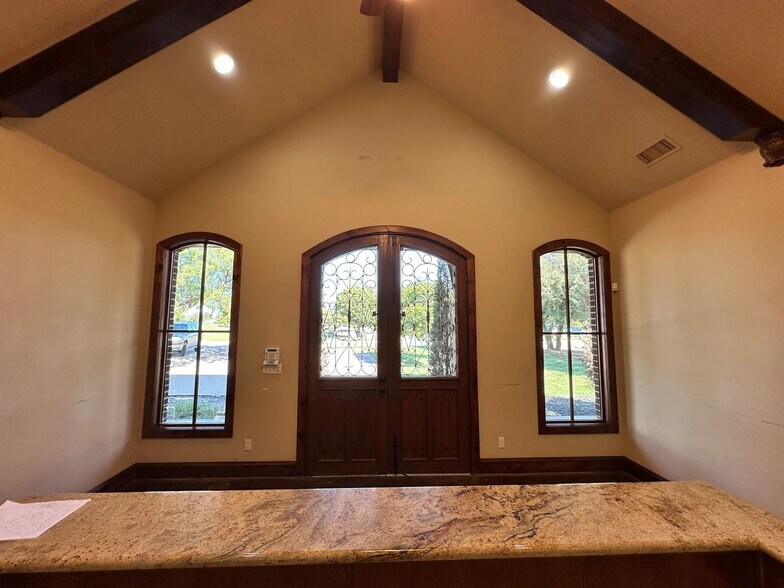 More Photos Of 441 Lone Star Dr, Abilene Office For Lease