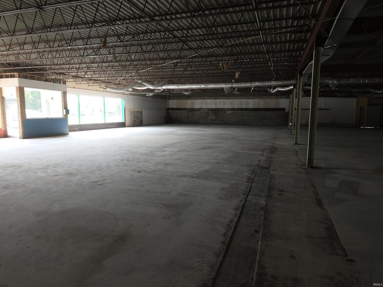 More Photos Of 500 Old Indiana 28 Hwy, Williamsport Freestanding For Sale